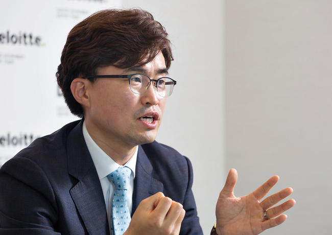 김성진 한국과학기술원(KAIST) 산업경영학과, 동부제철 인사팀 과장, KPMG HR컨설팅그룹 매니저, 다비치안경 경영기획실 상무