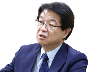 이춘근 연세대 정치외교학, 미국 텍사스대 정치학 박사, 세종연구소 연구위원, 한국국제정치학회 부회장, 이화여대 겸임교수, 한국해양전략연구소 선임연구위원