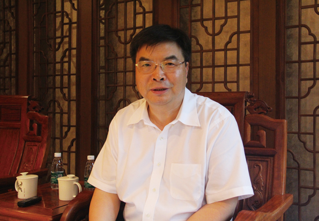 자오중슈(趙忠秀) 베이징대 경제학, 중앙 당교 경제학 석사, 대외경제무역대 경제학 박사, 국제저탄소경제연구소 소장, 중국세계경제학회 부회장, 상무부 경제무역정책자문위원, 중국무역촉진회 전문위원