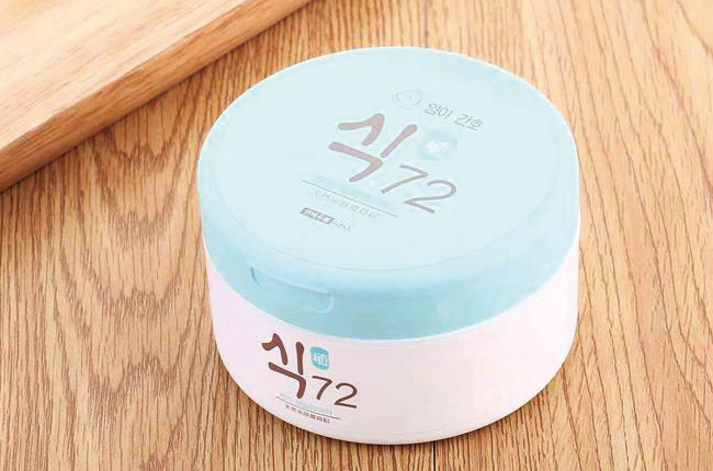 일라휘가 판매하는 유아용 로션에는 ‘식72’라는 어설픈 한글이름이 적혀 있다. 사진 일라휘 페이스북