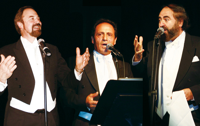 한 시대를 풍미한 ‘스리 테너’의 공연 모습. 플라시도 도밍고, 호세 카레라스, 루치아노 파바로티(왼쪽부터). 사진 트위터 캡처