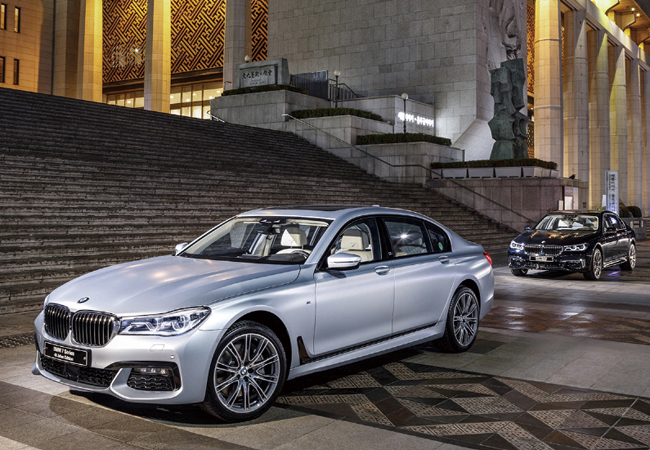 벤츠와 BMW가 한국 수입차 시장에서 양강 구도를 이어 가고 있다. 사진 BMW그룹 코리아