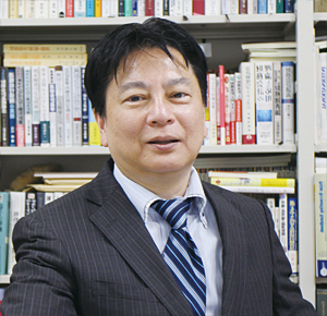 도쿠가 요시히로(德賀芳弘) 규슈(九州)대 경제학부, 교토대 경제학 박사, 워싱턴대 경영대학원 객원연구원, 저서 ‘교토기업-역사와 공간의 산물’