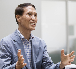 이필상 서울대 금속공학과, 미 컬럼비아대 경영학 석박사, 고려대 경영대 교수, 16대 고려대 총장, 서울대 경제학부 초빙교수, 7대 유한재단 이사장