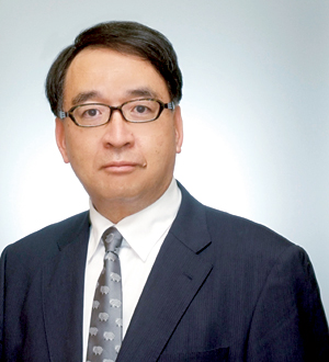 기우치 다카히데 와세다대 경제학과, 노무라증권 금융경제연구소 경제조사부장, 일본은행 정책위원회 심의위원