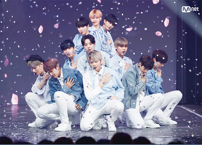 워너원은 프로듀스 101 시즌2를 통해 데뷔한 아이돌 그룹이다. 사진 CJ ENM