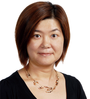 구와하타 유카(桑畑優香) 와세다대 문학부 학사, 대한민국 정부 장학생으로 서울대 정치학과 유학, 전 아사히TV PD, 한류 전문 기고가 활동.