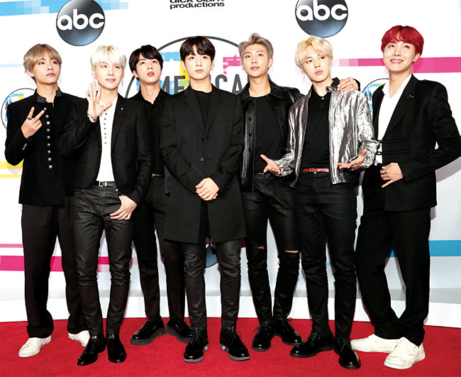 한국 가수 최초로 ‘빌보드 200’ 1위를 차지한 방탄소년단(BTS). 사진 트위터 캡처