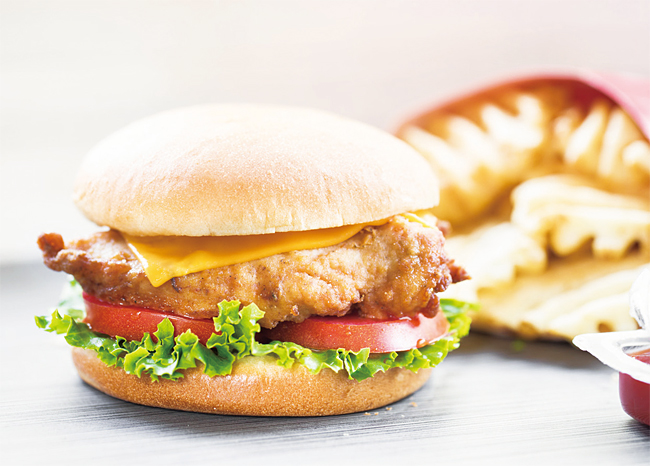 칙필레이의 대표 메뉴인 ‘오리지널 치킨 샌드위치’. 사진 블룸버그