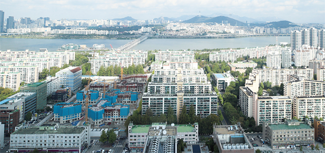 서울 강남 반포동 재건축 아파트 전경. 사진 연합뉴스