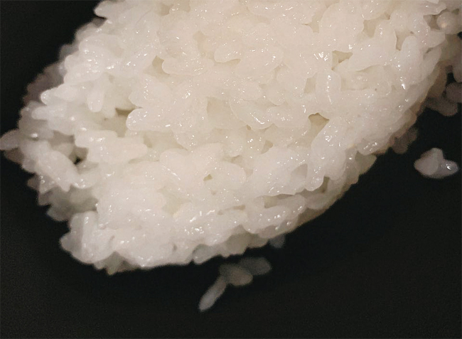 충남 아산의 백진주쌀과 전남 곡성의 골든퀸 3호쌀을 7 대 3의 비율로 섞어 만든 쌀밥. 사진 김하늘