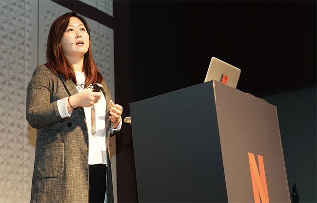 김민영 넷플릭스 한국 콘텐츠 총괄 디렉터가 1월 24일 서울 플라자호텔에서 열린 ‘킹덤’ 미디어 간담회에서 발표하고 있다. 사진 넷플릭스