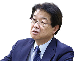이춘근 연세대 정치외교학, 미국 텍사스대 정치학 박사, 세종연구소 연구위원, 한국국제정치학회 부회장, 이화여대 겸임교수, 한국해양전략연구소 선임연구위원