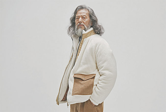 SNS 패션스타 김칠두씨. 본업인 식당을 정리하고, 지난해 3월 63세의 나이에 모델로 데뷔했다. 사진 프리즘웍스