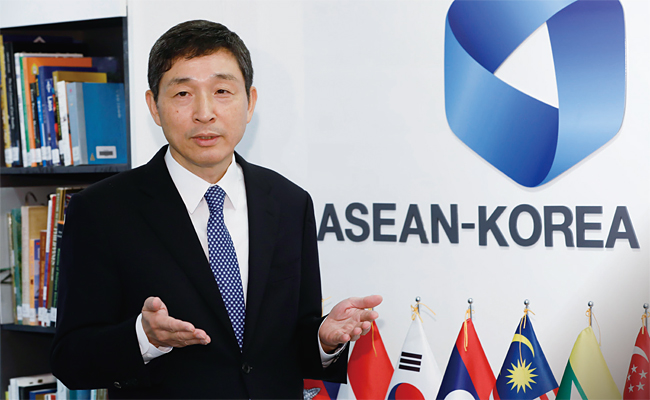 이혁 고려대 경제학, 외교통상부 기획조정실장, 청와대 외교비서관, 주베트남 대사 사진 한·아세안센터