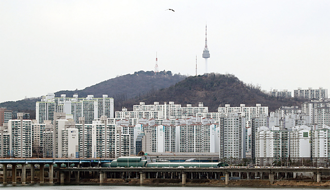 3월 14일 서울 시내 아파트 모습. 이날 정부는 아파트 등 공동주택에 대한 예정 공시가격을 공개했다. 사진 연합뉴스