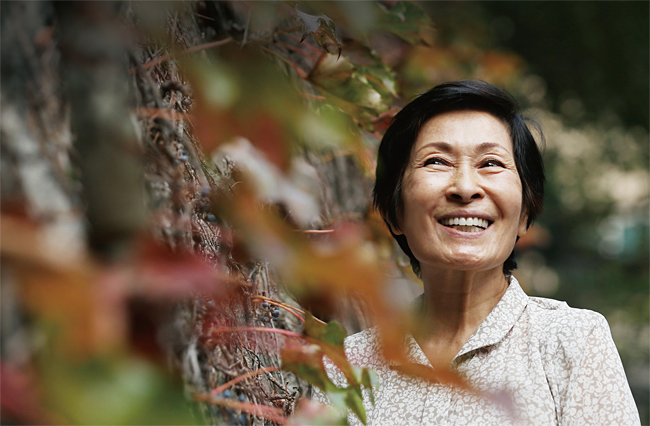 배우 김혜자는 “내 연기가 사람들의 지친 삶에 바늘 끝만큼의 빛이라도 비춰주길 바란다”고 했다. 사진 이태경 조선일보 사진기자