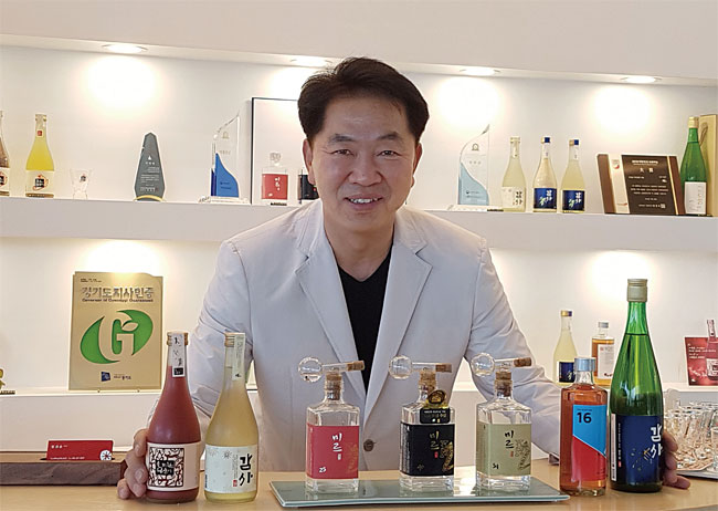 신인건 대표 경희대 기계과, 기아자동차, 한국가양주연구소 수료
