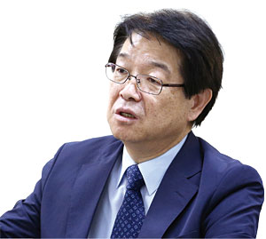 이춘근 연세대 정치외교학, 미국 텍사스대 정치학 박사, 세종연구소 연구위원, 한국국제정치학회 부회장, 이화여대 겸임교수, 한국해양전략연구소 선임연구위원