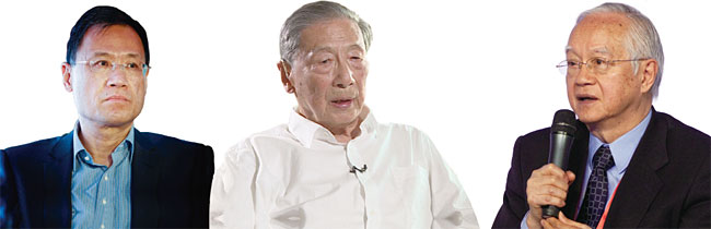 개혁파 (왼쪽부터) / 쉬장룬(許章潤) 칭화대 교수 / 마오위스(茅于軾) 경제학자 / 우징롄(吳敬璉) 국무원발전연구중심 연구원