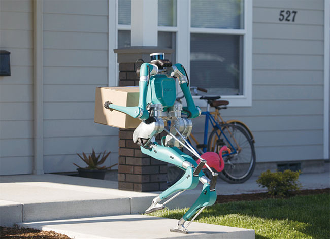 지난달 포드가 공개한 배달 로봇 ‘디지트’는 두 발로 다닐 수 있다. 사진 포드