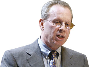 로버트 배로(Robert J. Barro) 하버드대 경제학과 교수, 미국경제연구소(NBER) 연구위원, 세계은행 자문역