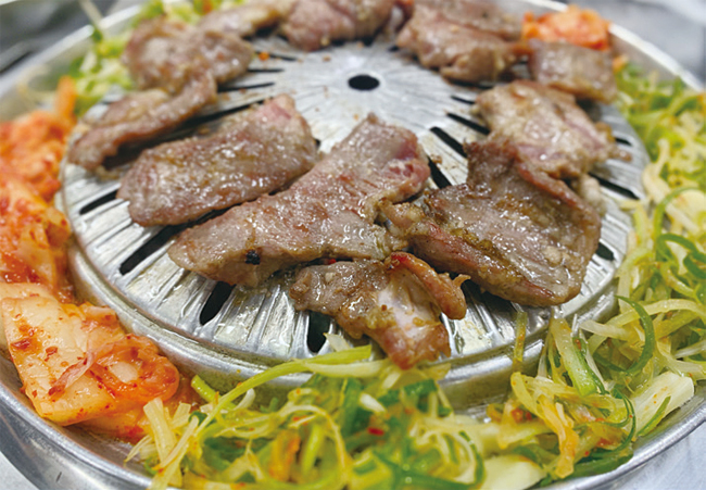마포갈매기의 고기구이. 사진 김하늘