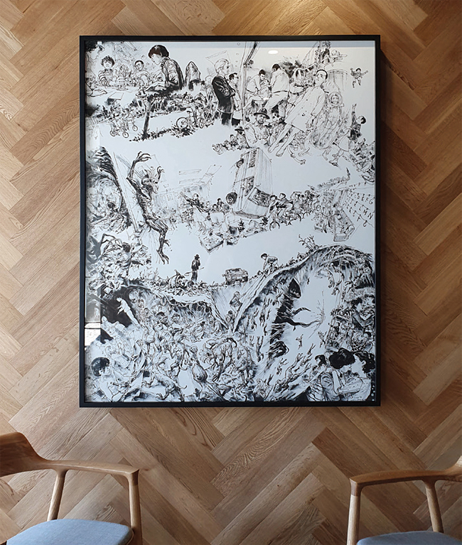 밑그림 없이 바로 그림을 그리는 ‘라이브 드로잉’으로 알려진 김정기 화백이 넷플릭스 오리지널 드라마 ‘기묘한 이야기’의 주요 장면을 화폭에 담았다. 사진 이민아 기자