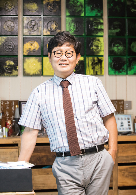 박재희 성균관대 동양철학과 박사, 한국예술종합학교 전통예술원 교수, 포스코 전략대학 석좌교수 / 박재희 민족문화콘텐츠연구원 원장이 7월 18일 오후 ‘이코노미조선’과 인터뷰하고 있다. 사진 김흥구 객원기자