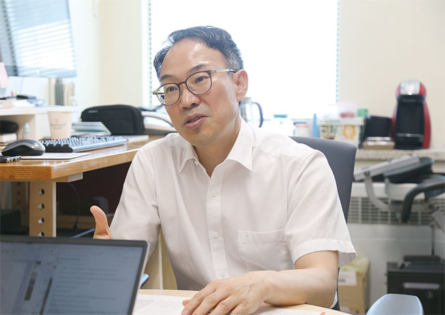 정기영 충남대 의대 졸업, 삼성서울병원 신경과 조교수, 고려대학교 안암병원 신경과 교수, 서울대학교 의과대학 신경과 부교수