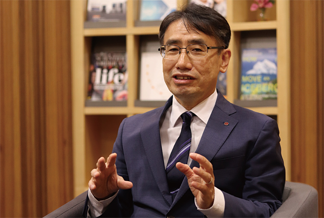 이지평 호세이대 경제학과, 고려대 경제학과 대학원, LG경제연구원 / 이지평 위원이 8일 서울 여의도에서 ‘이코노미조선’과 인터뷰를 하고 있다. 사진 정재형 선임기자
