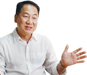 김광주 중앙대 경영학과, 삼성SDI 마케팅 기획, 디스플레이뱅크 공동대표, SNE리서치 대표 / 사진 채승우 객원기자