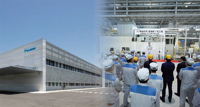 다이킨공업이 25년 만에 일본에 세운 신(新)공장 전경. 작년에 가동을 시작했다. 빌딩용 에어컨을 만드는 용도다. 오른쪽은 공장 내부. 사진 다이킨공업