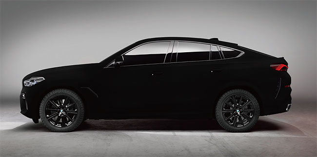 BMW가 독일 프랑크푸르트 모터쇼에서 선보인 반타 블랙 색상의 BMW X6. 사진 BMW