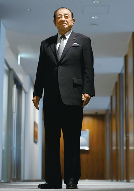 고모리 시게타카 후지필름 CEO 겸 회장은 “사상 최대 위기에 직면했던 당시에 사장인 내가 학교 학급 위원처럼 ‘다수결로 정합시다’라고 말하는 건 있을 수 없었다”며 “누군가가 모두를 이끌고 갈 수밖에 없다. 그것이 리더의 역할이고 리더십의 본질이다”고 말했다. 사진 블룸버그