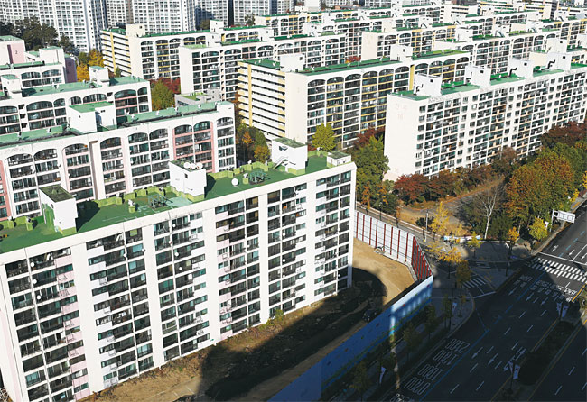 재건축 사업을 추진 중인 서울 송파구 신천동 미성·크로바·진주아파트. 해당 단지는 11월 6일 국토교통부가 발표한 분양가 상한제 대상 지역으로 지정됐다. 사진 연합뉴스