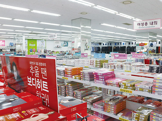 BYC 마트 내부. BYC 전 브랜드 제품을 살 수 있다. 사진 BYC