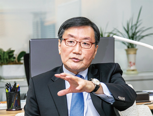 전광우 서울대 경제학과, 인디애나대 경영학 박사, 세계은행 수석 이코노미스트, 부총리 겸 재정경제부장관 특보, 금융위원장, 국민연금공단 이사장 / 사진 김흥구 객원기자