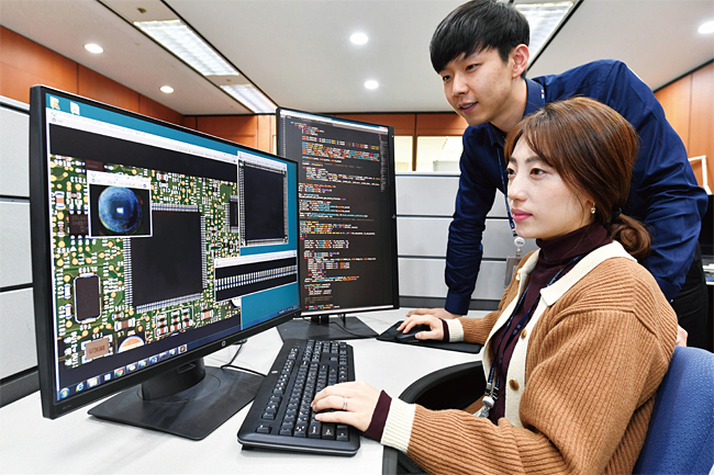 현대모비스 직원이 인공지능(AI) 활용 능력 향상을 위한 교육 프로그램에 참여하고 있다. 사진 현대모비스
