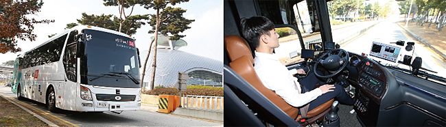 왼쪽부터 2018년 11월 KT의 자율주행 버스가 인천국제공항 제1터미널 2.2㎞ 코스를 무사고로 완주했다. KT 자율주행 버스에 탑승한 운전자가 양손을 놓고 차량에 전달되는 신호를 확인하고 있다. 사진 KT