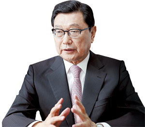 정덕구 고려대 상학과, 행정고시 10회, IMF 외채협상 수석대표, 재정경제부 차관, 산업자원부 장관, 17대 국회의원, 서울대·중국 북경대·중국 인민대 초빙교수, 중국 사회과학원 정책고문 / 사진 니어재단