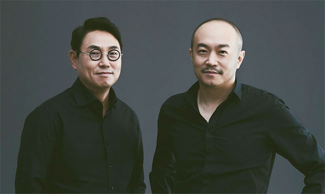 여민수(왼쪽)·조수용 카카오 대표. 이들은 올해 2월 대표이사 연임에 성공했다. 카카오의 대표가 연임한 것은 포털 다음과 합병 이후 처음이다. 사진 카카오