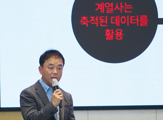 조영제 롯데쇼핑 e커머스사업부 대표는 4월 27일 기자간담회에서 “롯데온의 궁극적인 목표는 ‘검색창 없는 온라인 쇼핑 플랫폼’”이라며 “통합된 온·오프라인 데이터를 기반으로 개개인의 고객에게 고도의 상품 추천 서비스를 선보일 것”이라고 말했다. 사진 롯데쇼핑