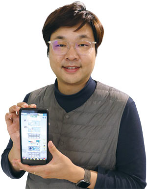 최원규 소프트맥스, 카이스트 문화기술대학원, 엔씨소프트, NXC / 최원규 캐치잇플레이 대표가 4월 28일 서울 광화문에서 ‘이코노미조선’과 만나 캐치잇잉글리시에 대해 설명하고 있다. 사진 전준범 기자