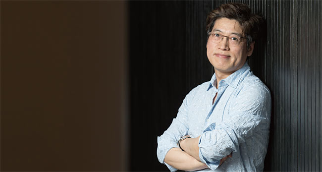 김용섭 날카로운상상력연구소 소장. 트렌드 분석가이자 경영 전략 컨설턴트로 ‘언컨택트’ 사회를 심도 깊게 진단했다. 사진 고운호 조선일보 기자