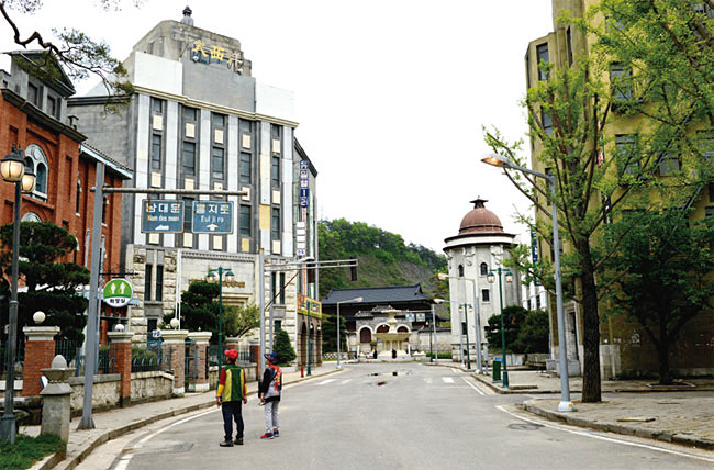 1970년대 서울 도심을 재현한 합천영상테마파크. 사진 이우석
