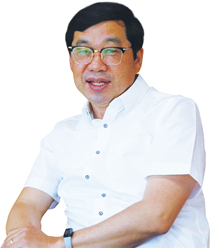 강창봉 드론 교통관리체계(UTM) 연구단장, 국토교통부 드론 법·정도·정책연구, 드론안전 및 활성화를 위한 국가사업, 인프라구축 총괄, 국무조정실 신산업규제혁신위원회 위원, 기획재정부 혁신성장추진기획단 자문위원 / 사진 임수정 기자