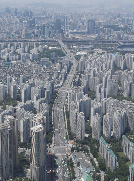 서울 잠실동 일대 아파트 단지 모습. 사진 연합뉴스