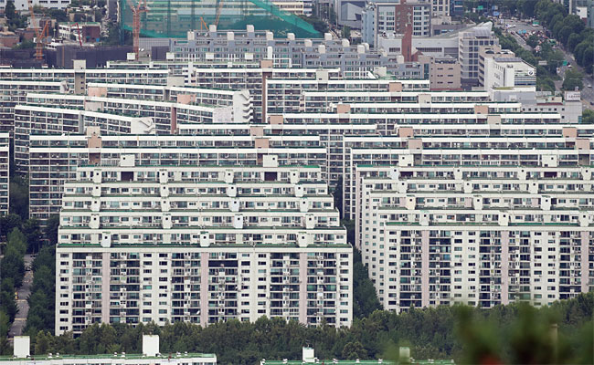 서울 강남의 대표적인 재건축 단지인 대치동 은마아파트·미도아파트 일대. 사진 연합뉴스