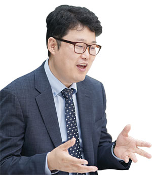 김학렬 스마트튜브 부동산조사연구소장 전 더리서치그룹 부동산조사연구소장, 전 한국갤럽조사연구소 부동산조사본부 팀장, ‘이제부터는 오를 곳만 오른다’ ‘대한민국 부동산 사용 설명서’ 외 저서 다수